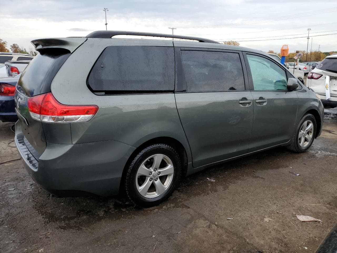 2013 Toyota Sienna Le - foto 3