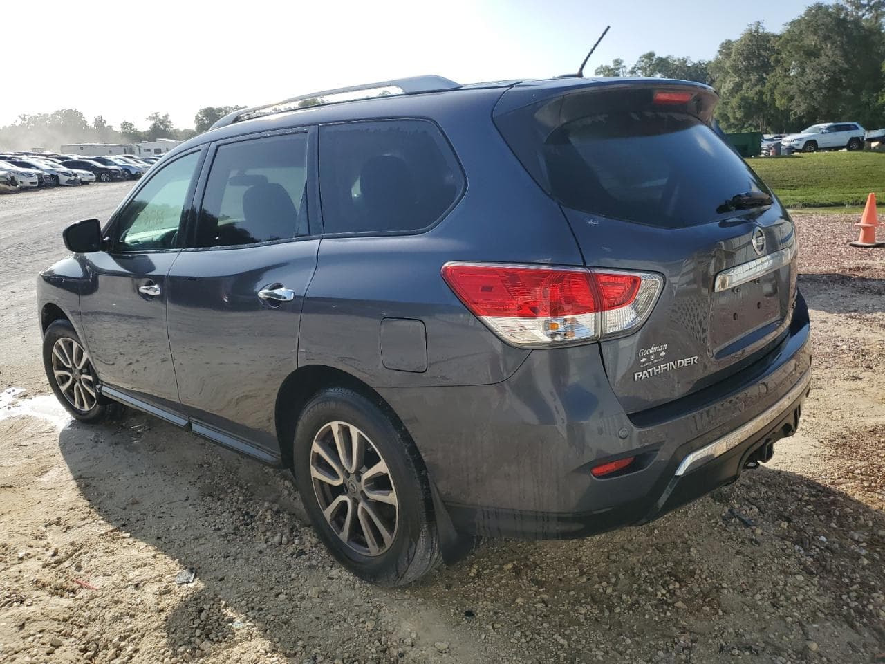 2013 Nissan Pathfinder Sv - foto 2
