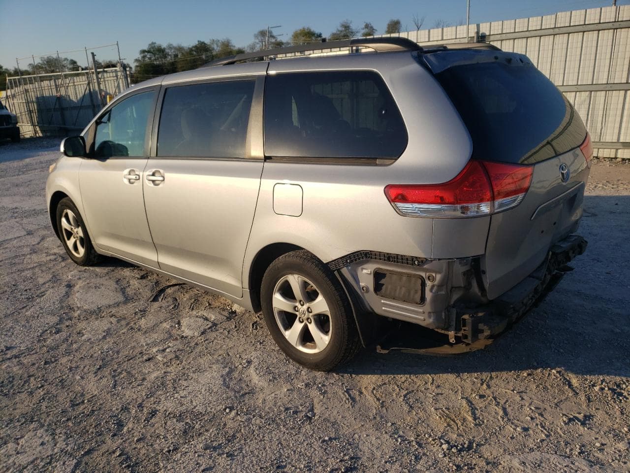 2013 Toyota Sienna Le - foto 2