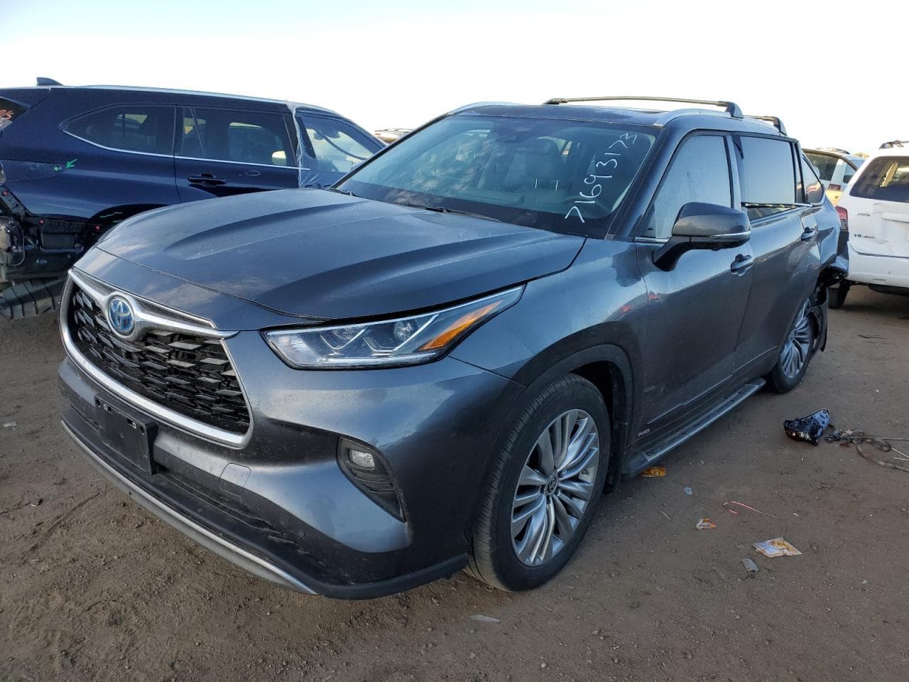 2023 Toyota Highlander Hybrid Platinum
