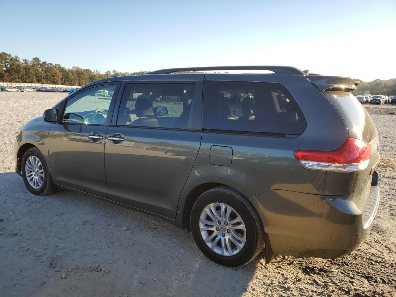 2013 Toyota Sienna Xle - foto 2