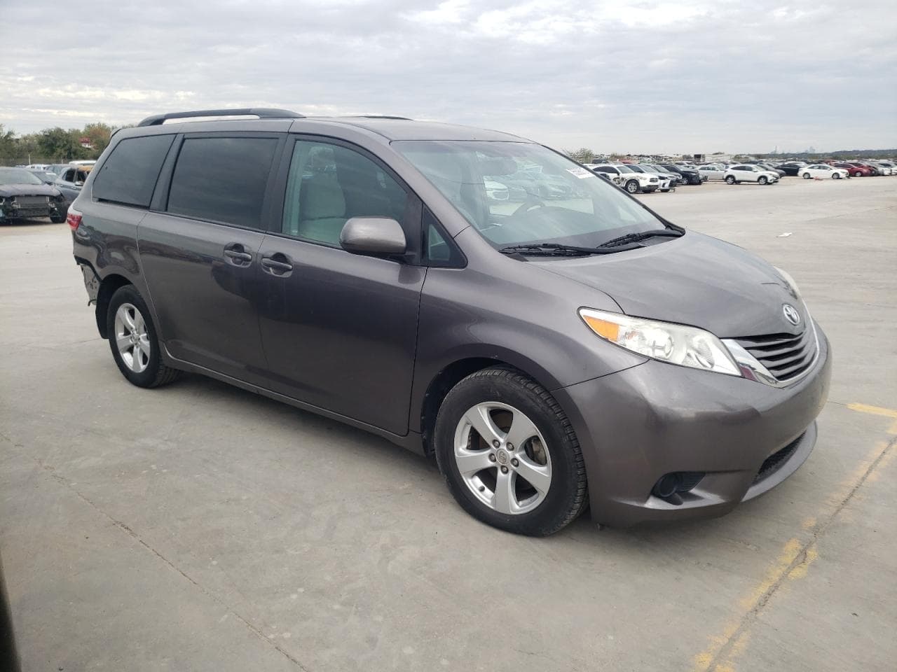 2017 Toyota Sienna Le - foto 3