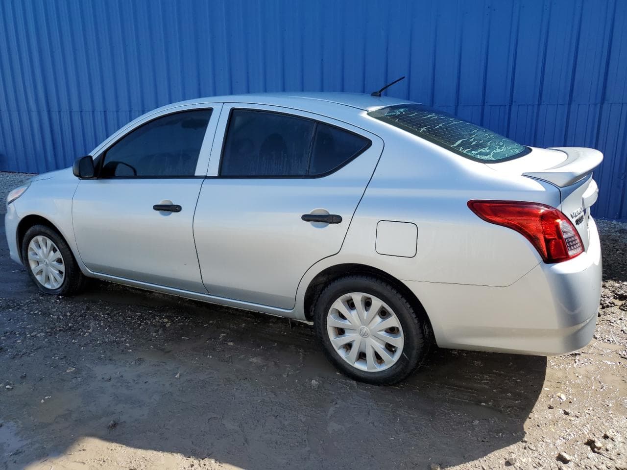 2015 Nissan Versa S - foto 2