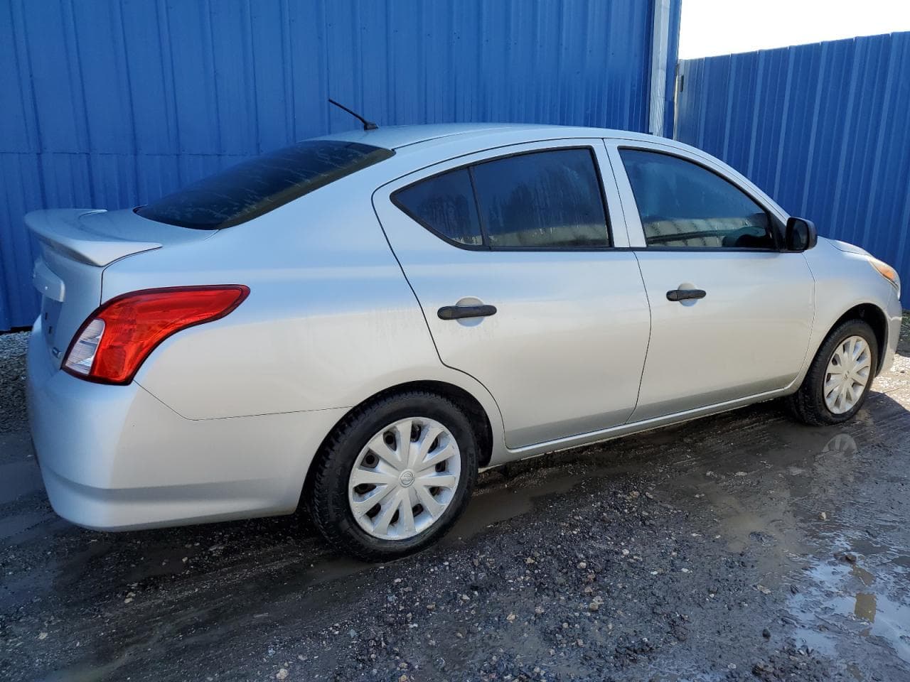 2015 Nissan Versa S - foto 3