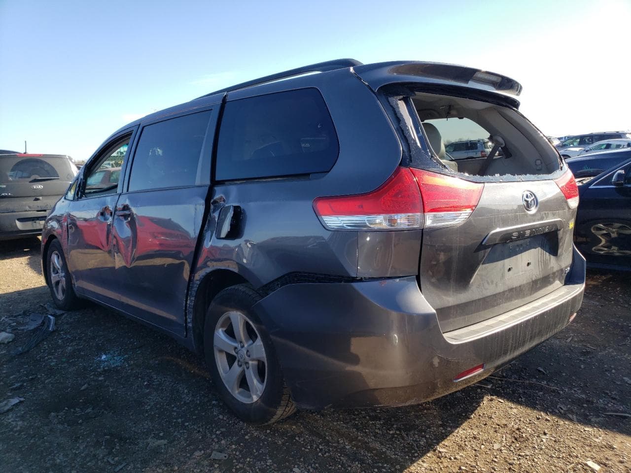 2013 Toyota Sienna Le - foto 2