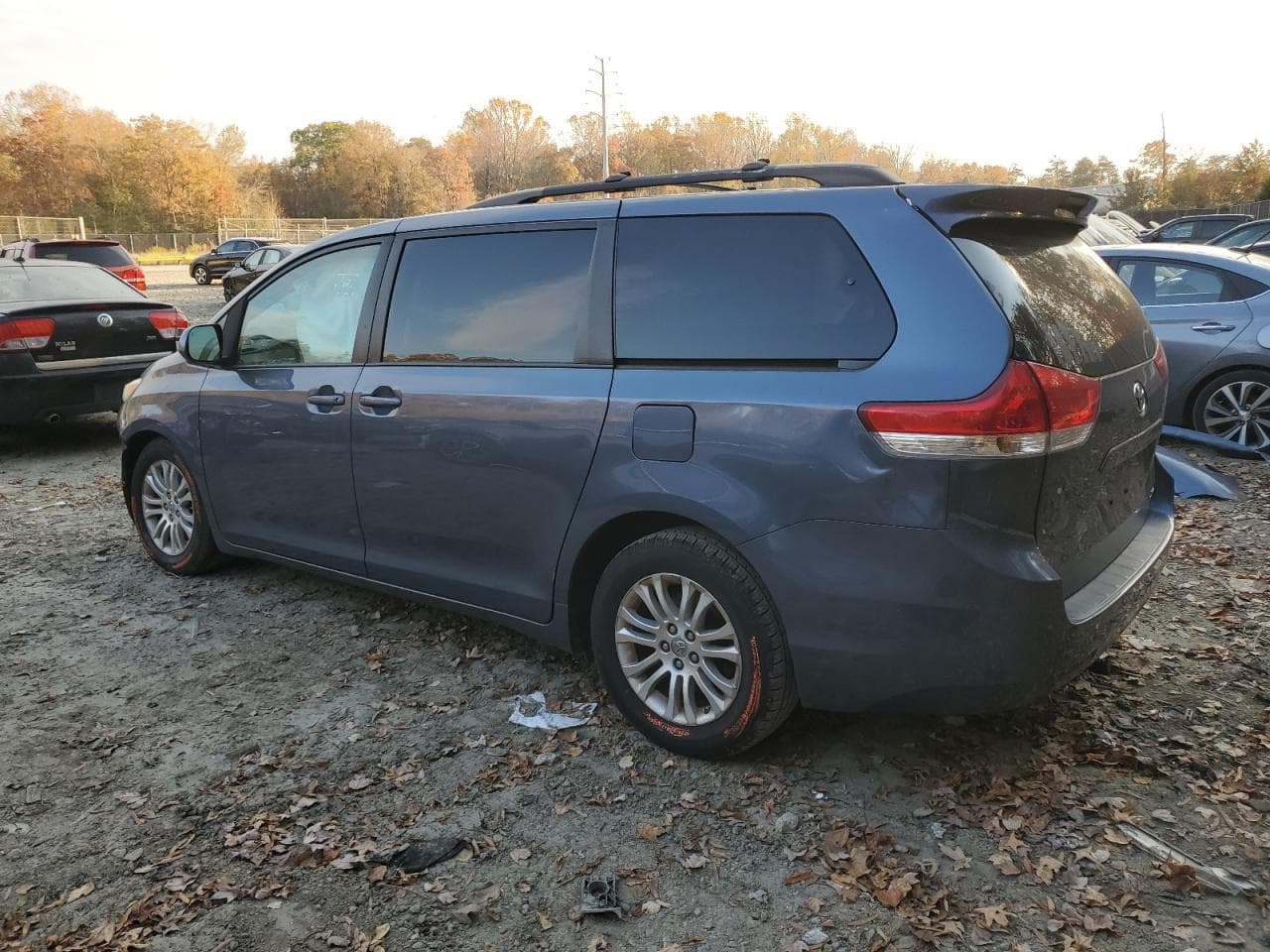 2013 Toyota Sienna Xle - foto 2