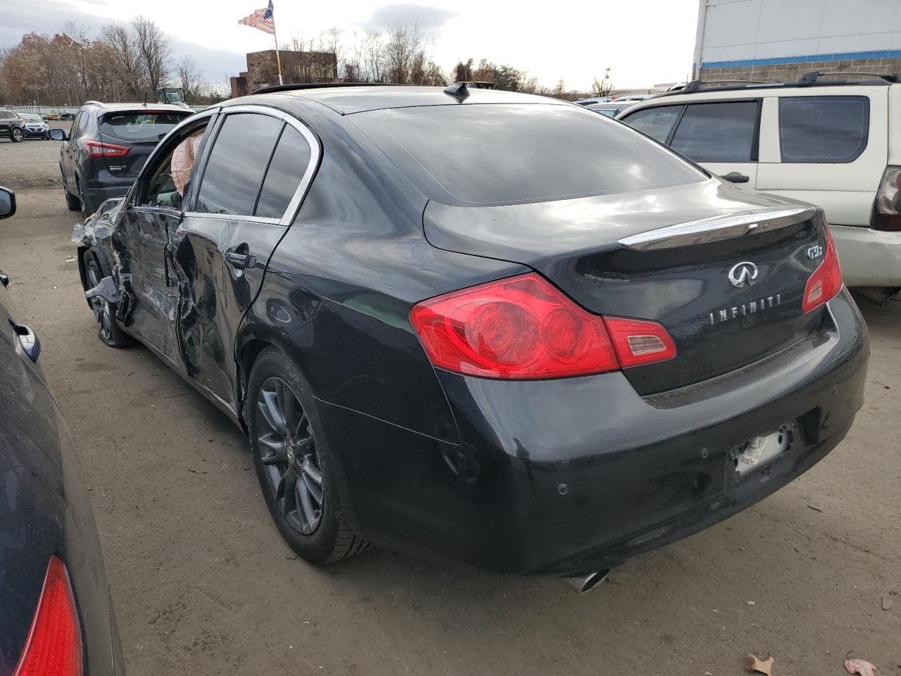 2011 Infiniti G37 - foto 2