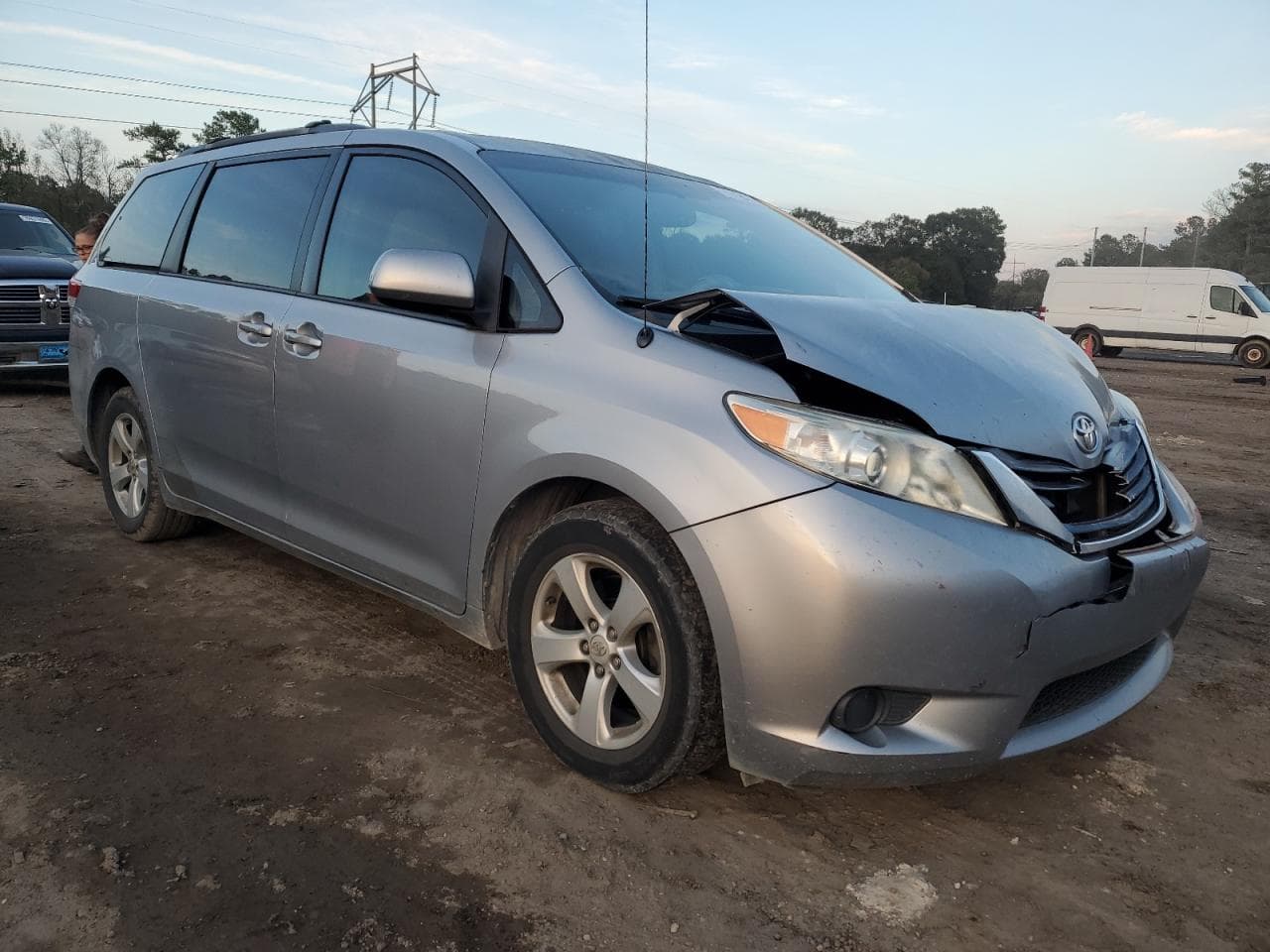 2013 Toyota Sienna Le - foto 4