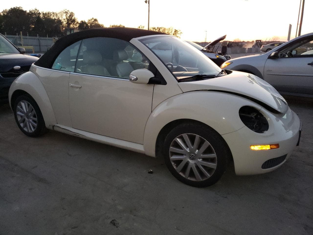 2008 Volkswagen New Beetle Convertible Se - foto 4