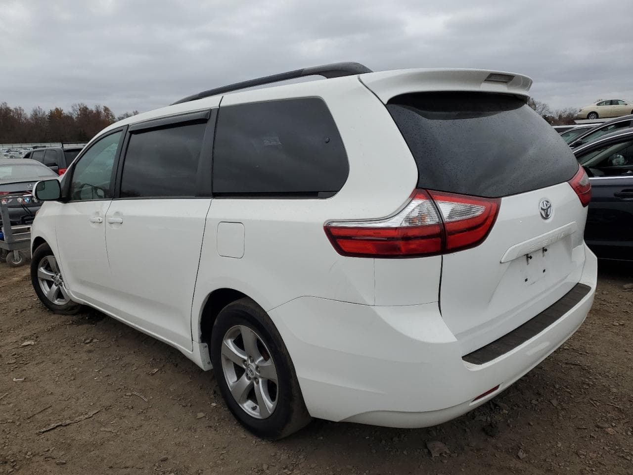 2017 Toyota Sienna Le - foto 2