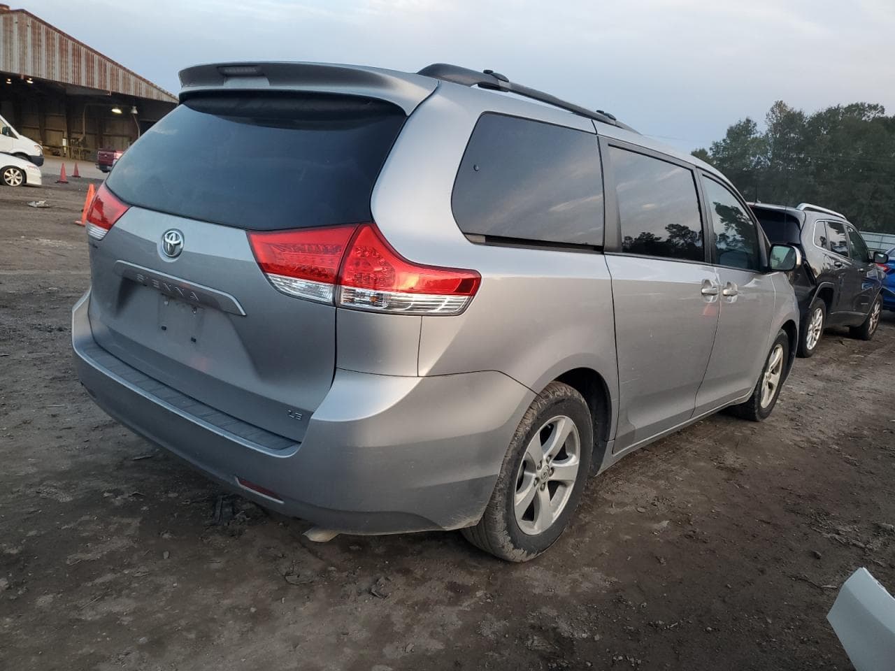 2013 Toyota Sienna Le - foto 3