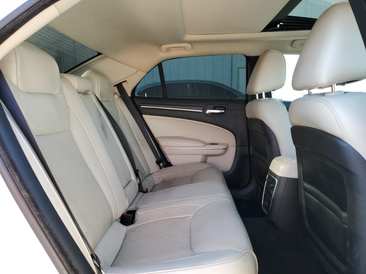 2015 Chrysler 300C - foto 2