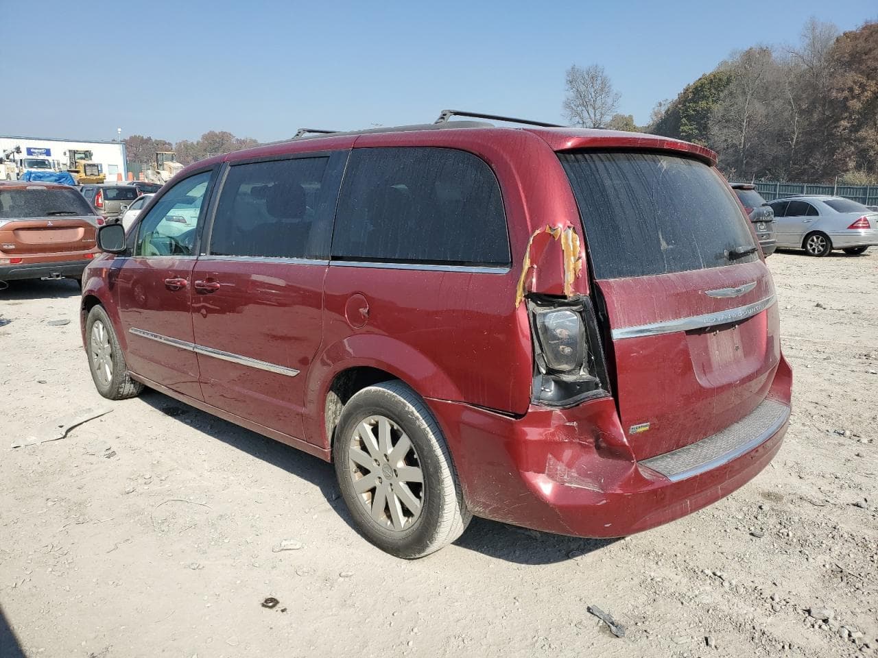 2014 Chrysler Town & Country Touring - foto 2