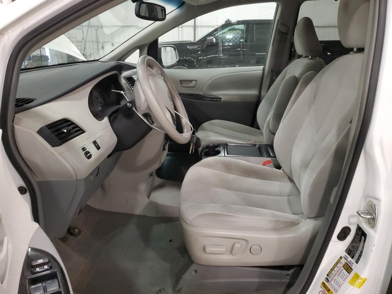 2011 Toyota Sienna Le - foto 4