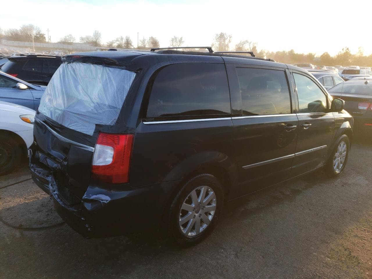 2014 Chrysler Town & Country Touring - foto 3