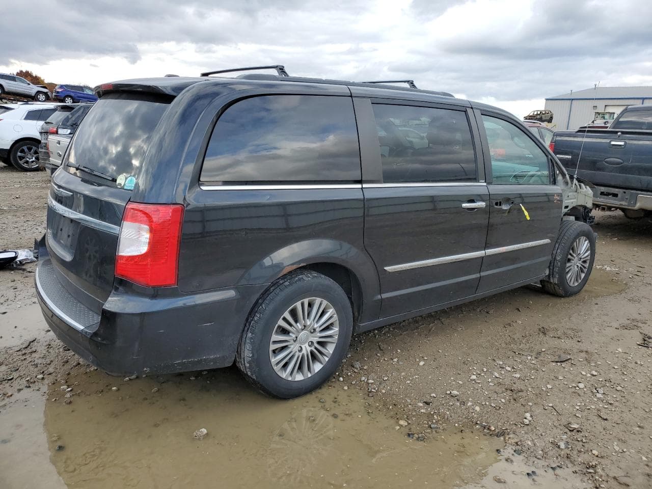 2013 Chrysler Town & Country Touring-L - foto 3