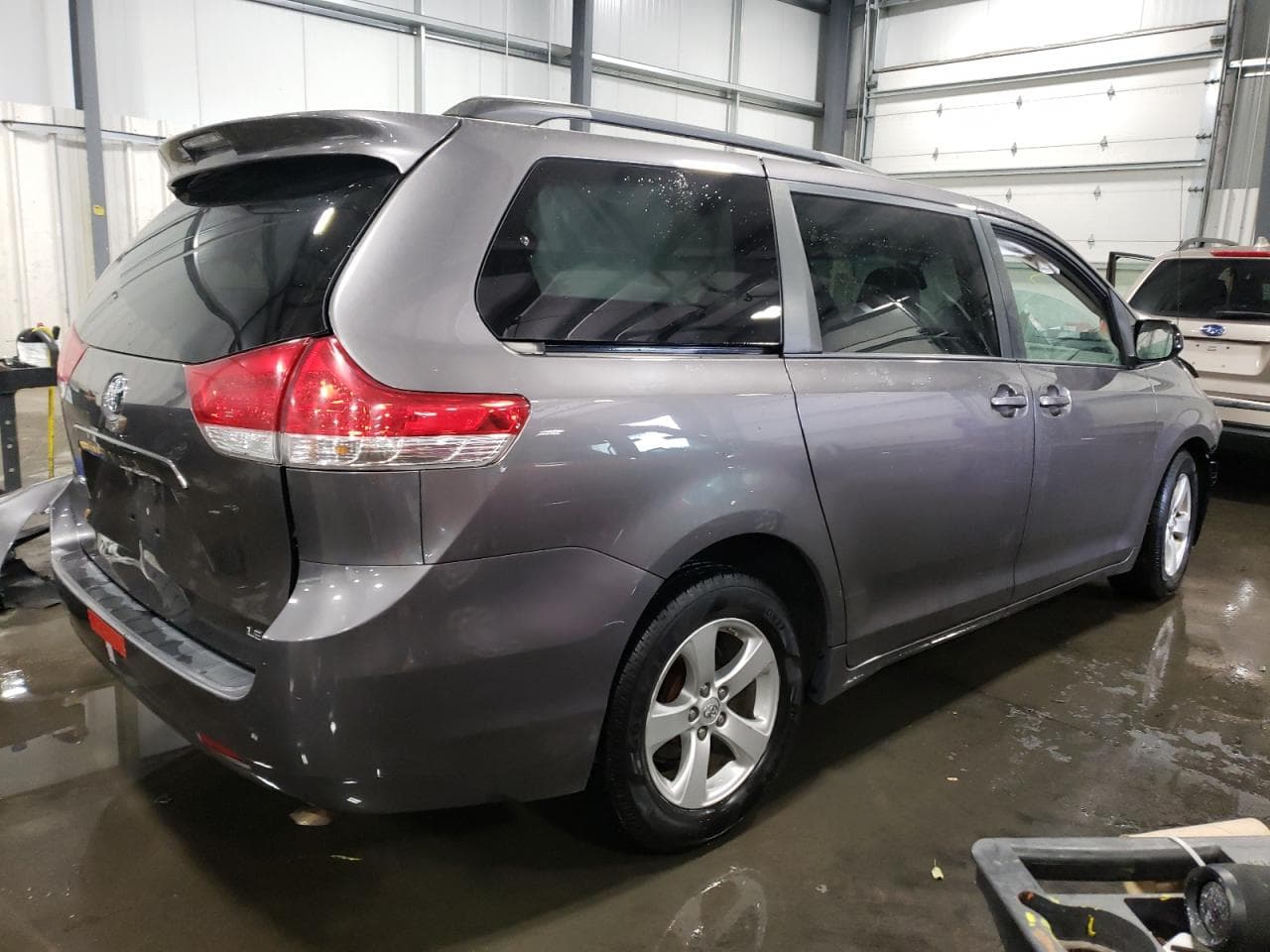 2013 Toyota Sienna Le - foto 2