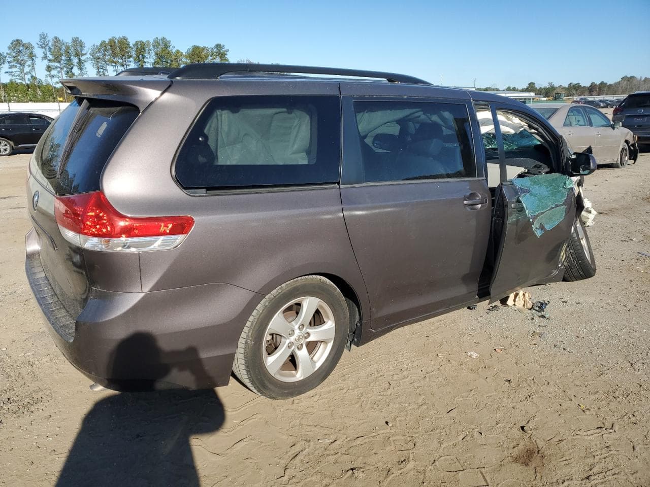 2013 Toyota Sienna Le - foto 3