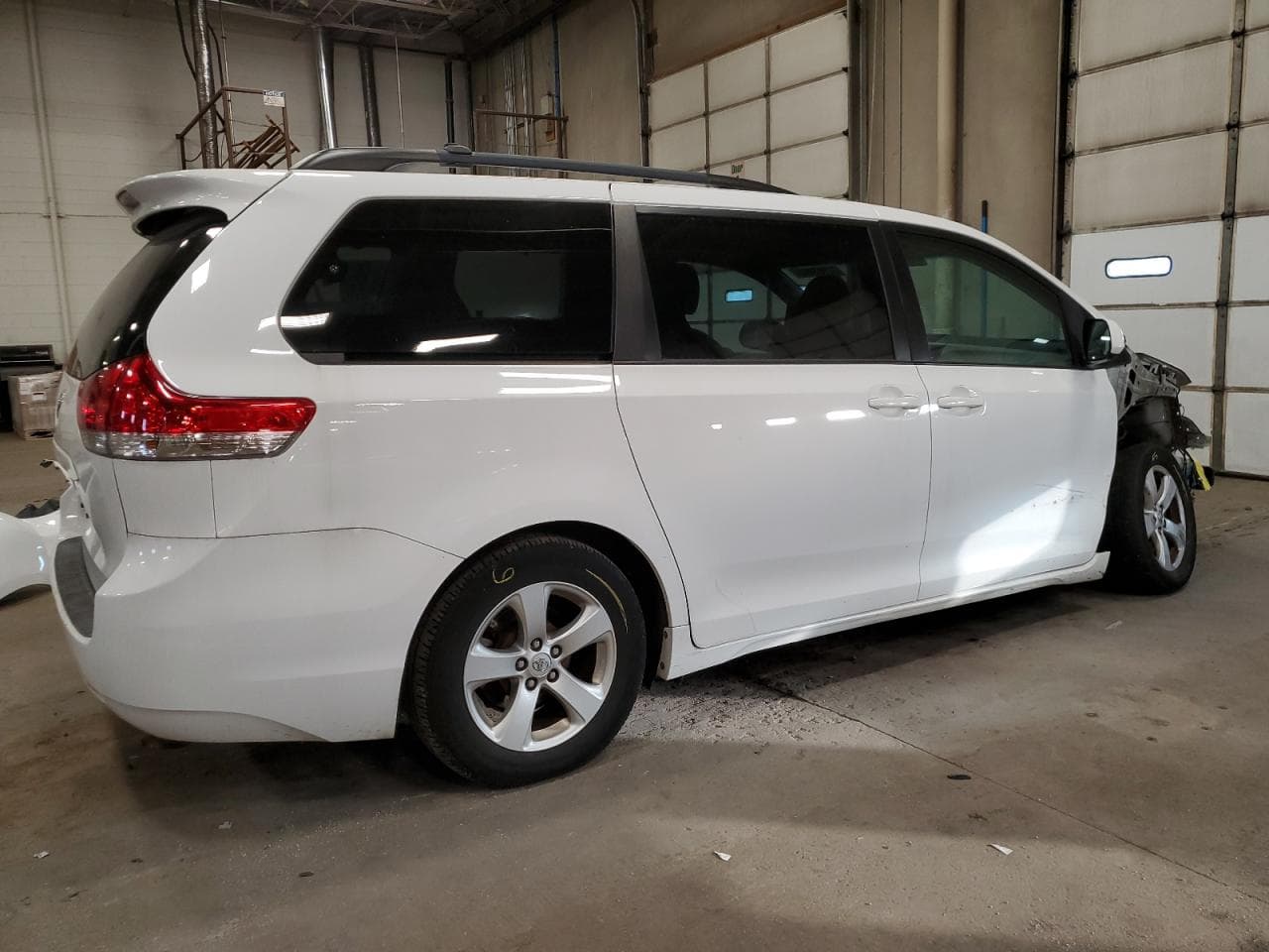 2013 Toyota Sienna Le - foto 3