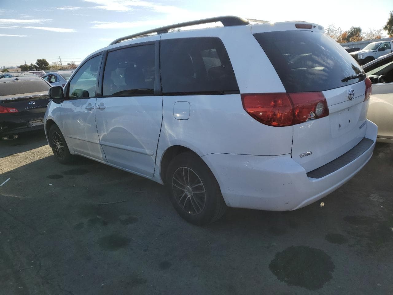 2010 Toyota Sienna Le 8-Passenger - foto 2