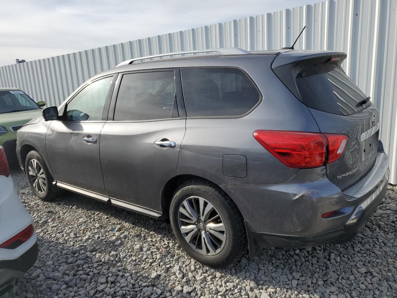 2017 Nissan Pathfinder S - foto 2