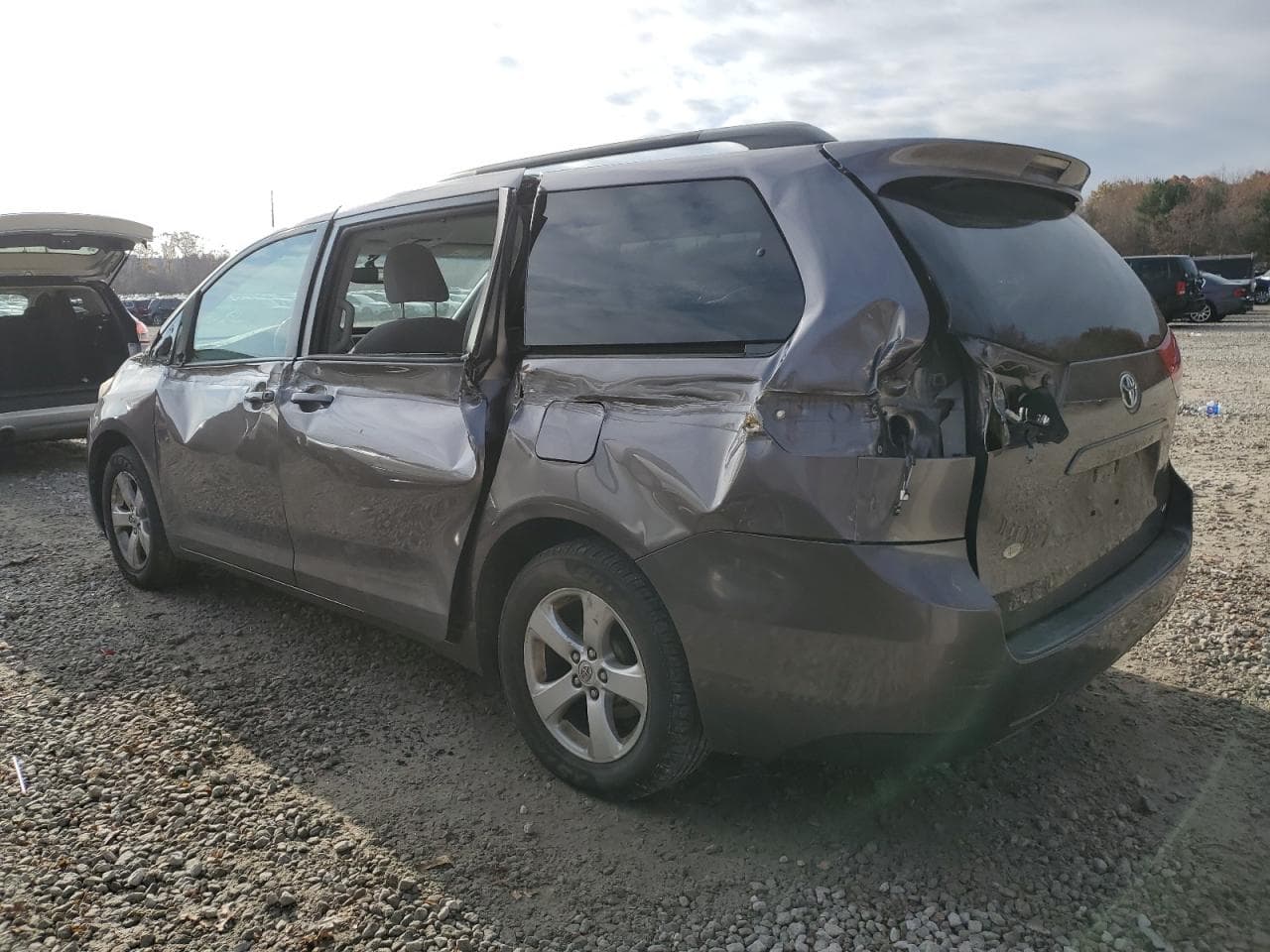 2013 Toyota Sienna Le - foto 2