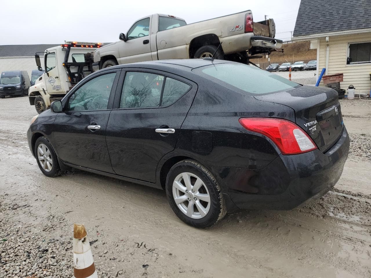 2012 Nissan Versa S - foto 2