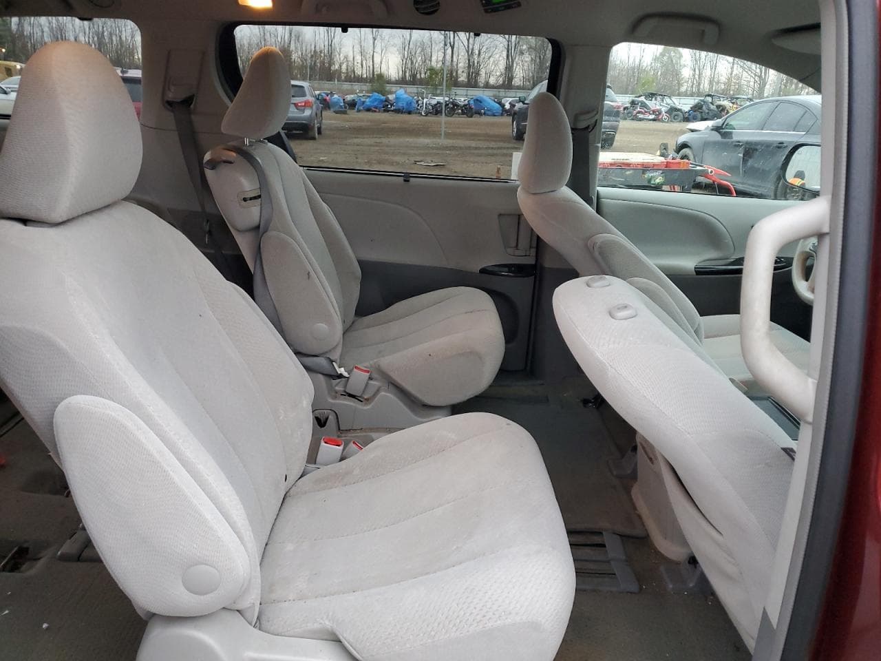 2013 Toyota Sienna Le - foto 2