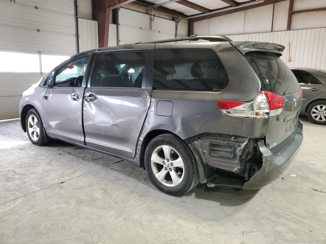 2013 Toyota Sienna Le - foto 2