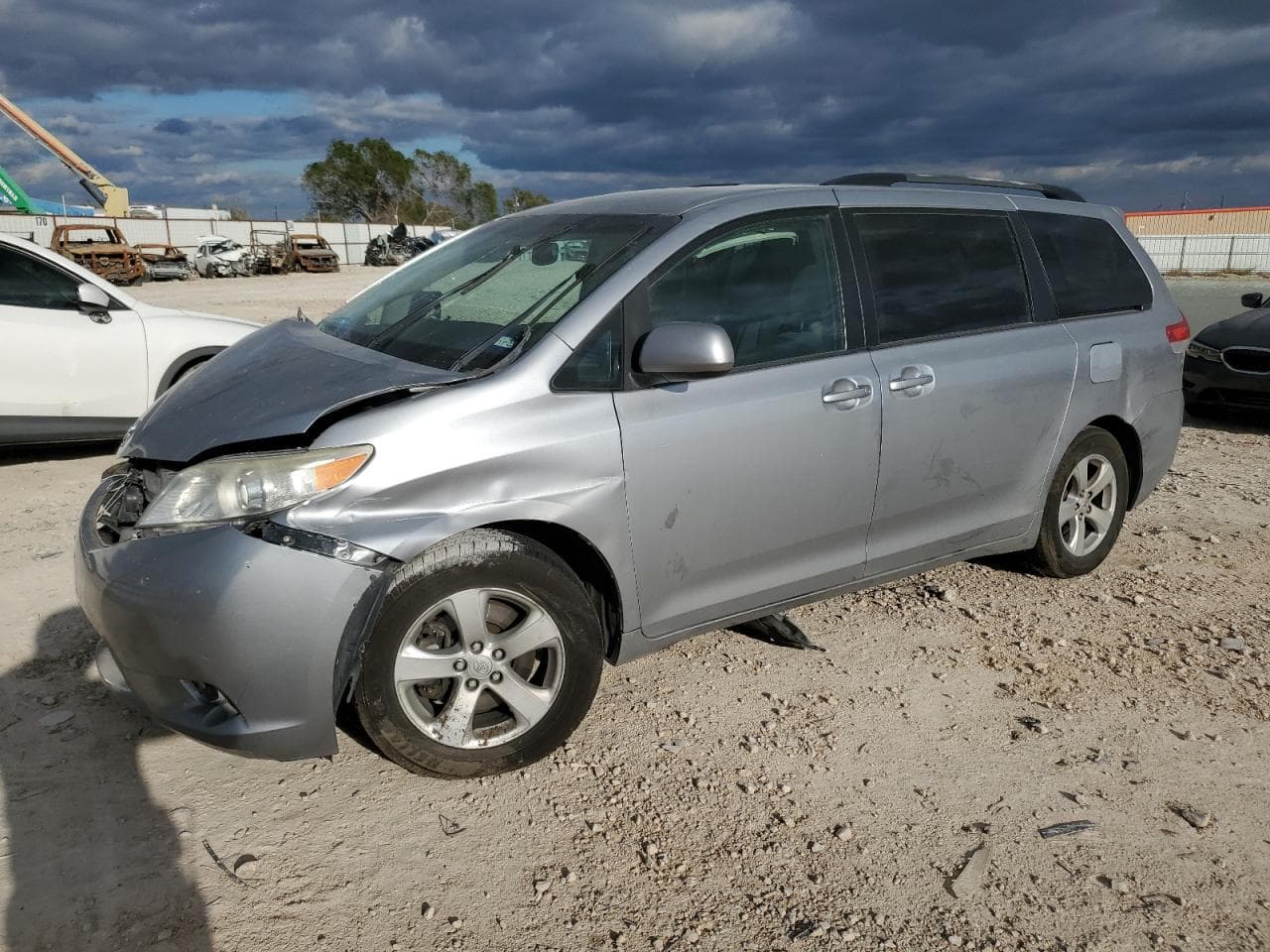 2013 Toyota Sienna Le V6 8 Passenger