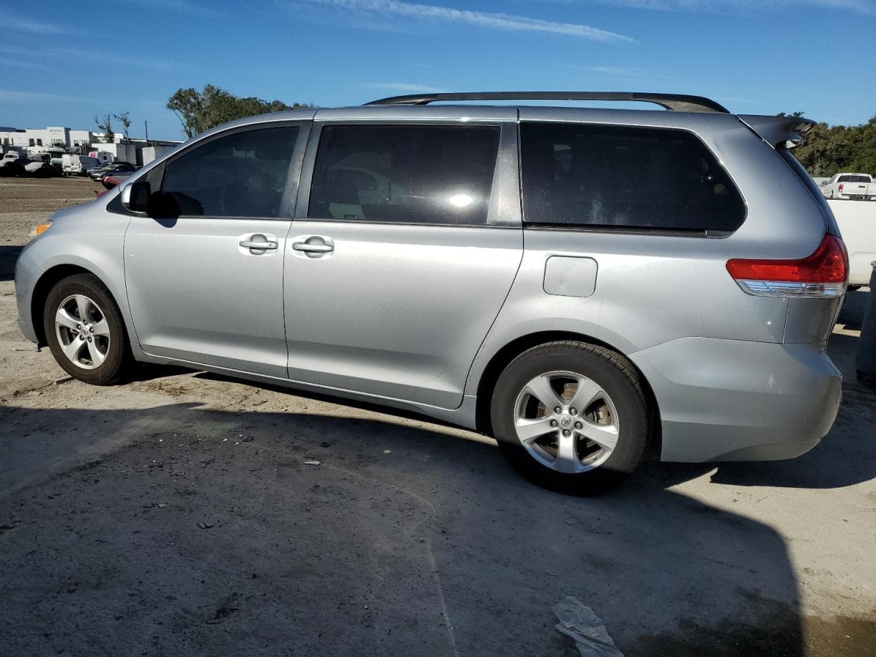 2013 Toyota Sienna Le - foto 2
