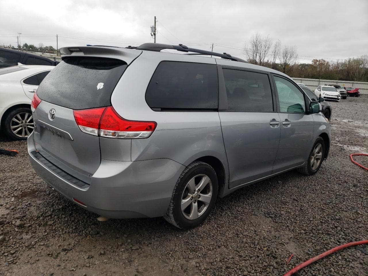 2013 Toyota Sienna Le - foto 3
