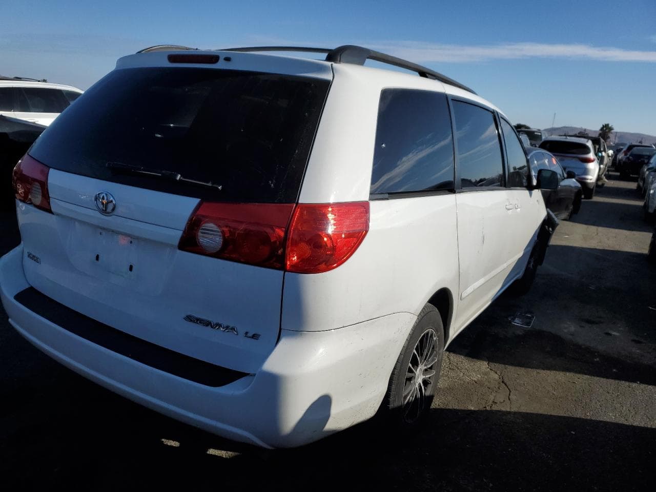 2010 Toyota Sienna Le 8-Passenger - foto 3
