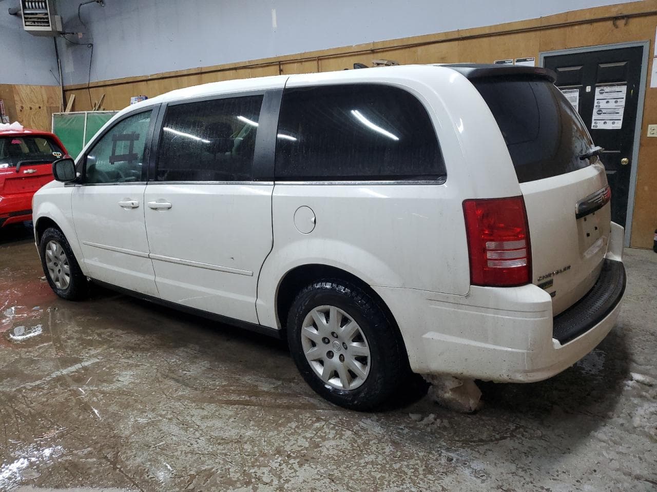 2010 Chrysler Town & Country Lx - foto 2