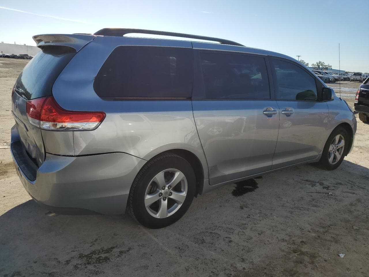 2013 Toyota Sienna Le - foto 3