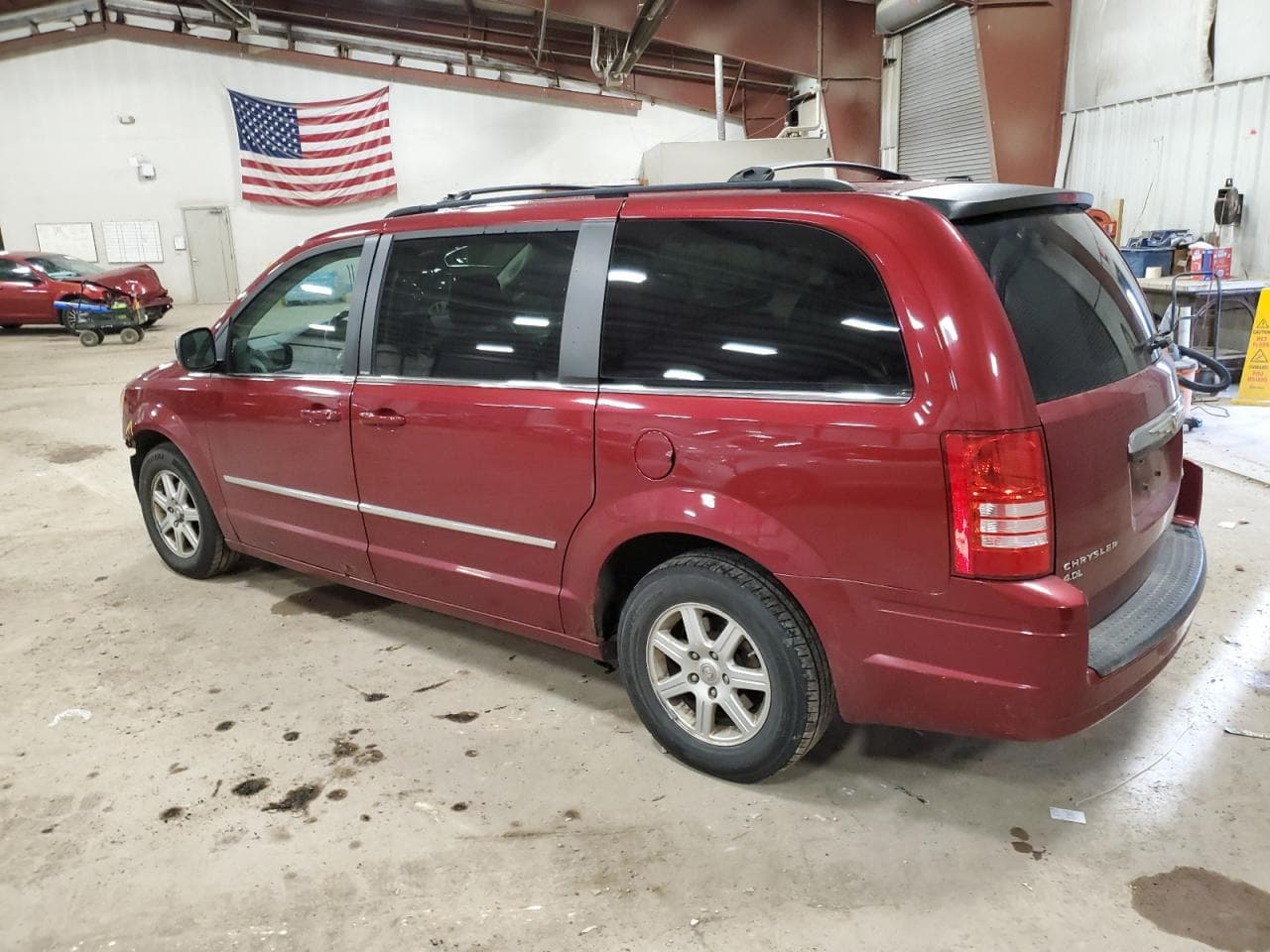 2010 Chrysler Town & Country Touring Plus - foto 2