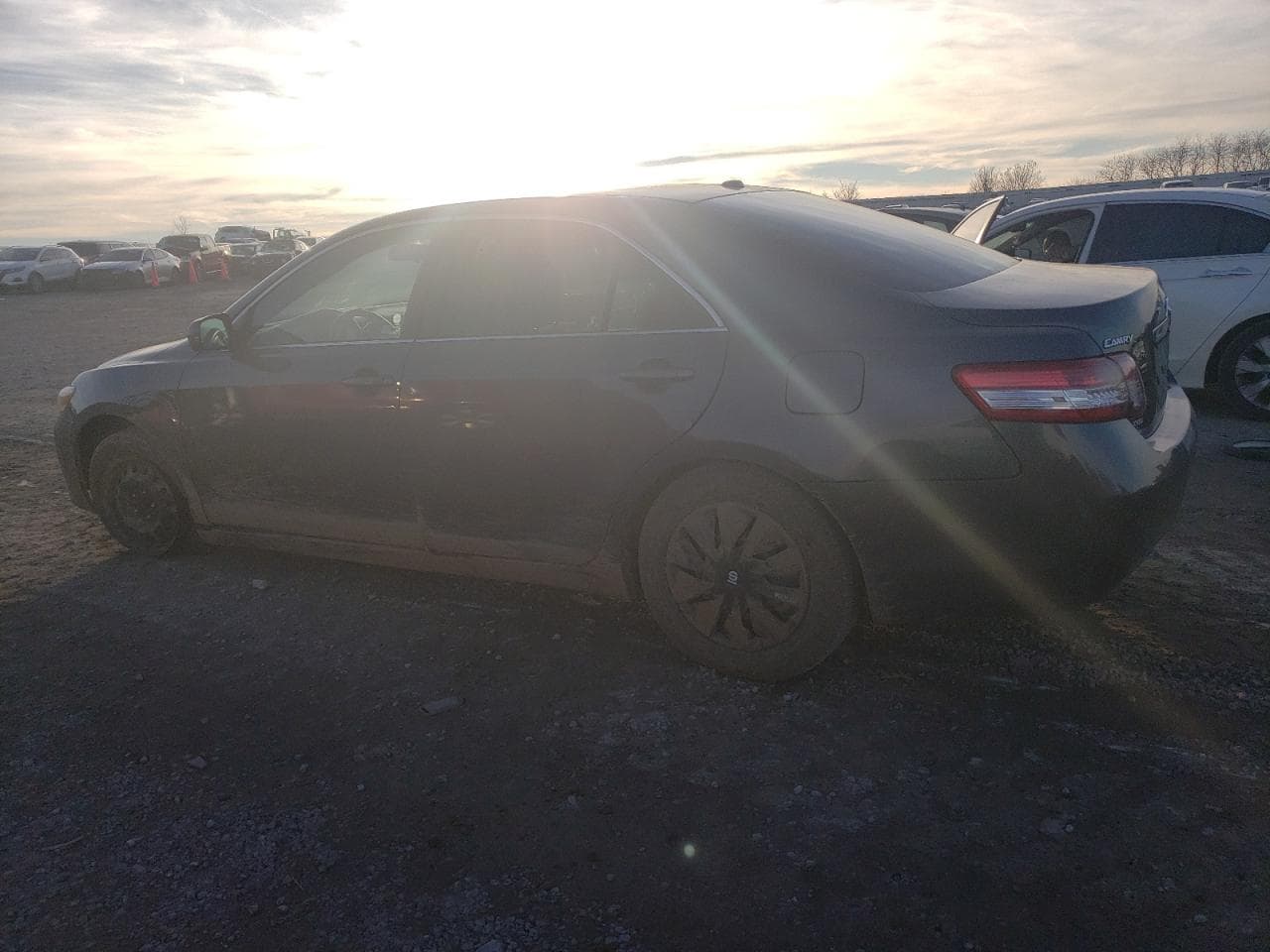 2010 Toyota Camry Le - foto 2