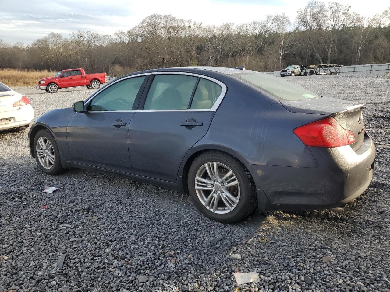 2011 Infiniti G37 Base - foto 2