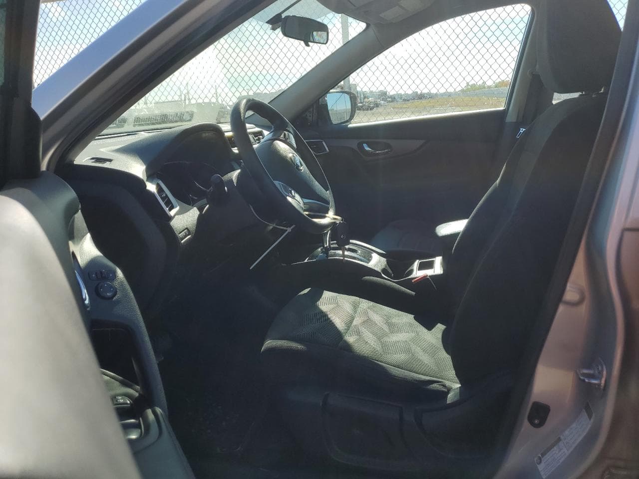 2015 Nissan Rogue S - foto 4