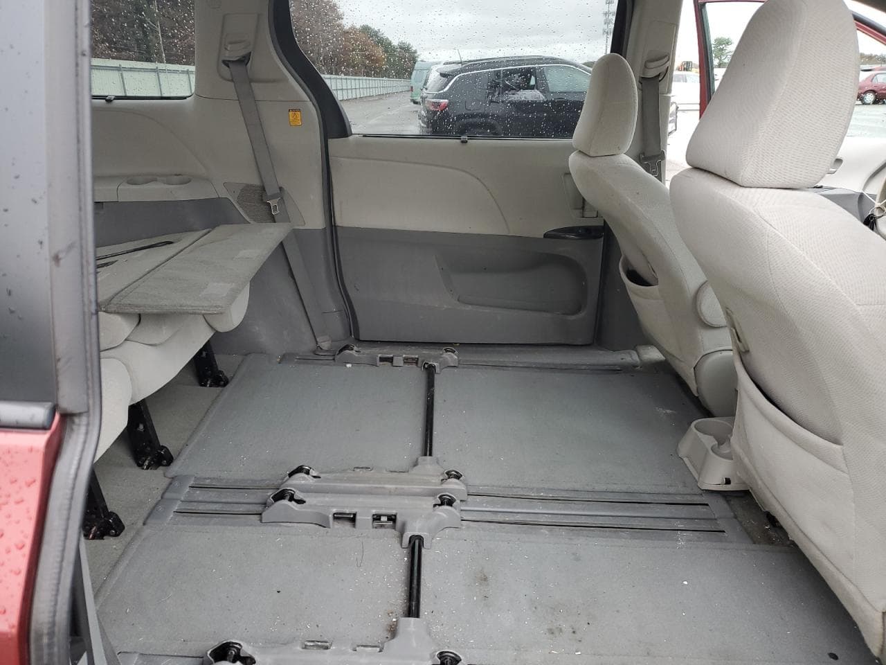2013 Toyota Sienna Le - foto 4