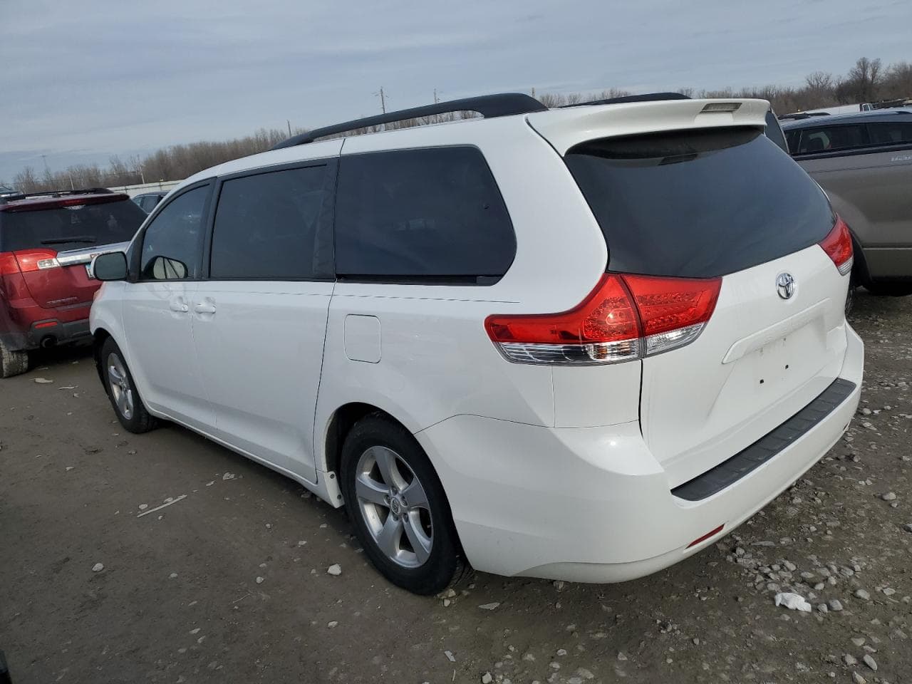 2013 Toyota Sienna Le - foto 2