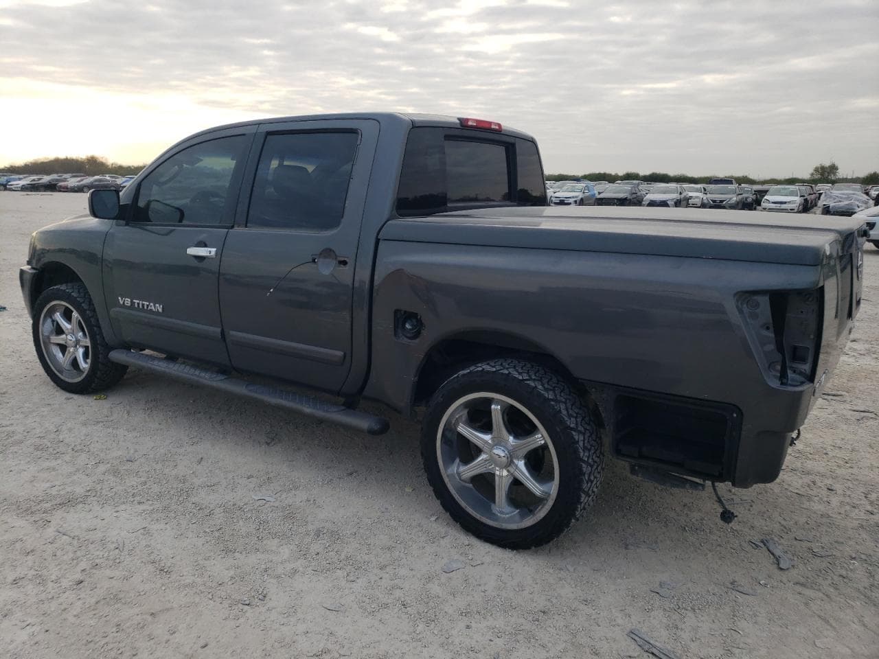 2005 Nissan Titan Xe - foto 2