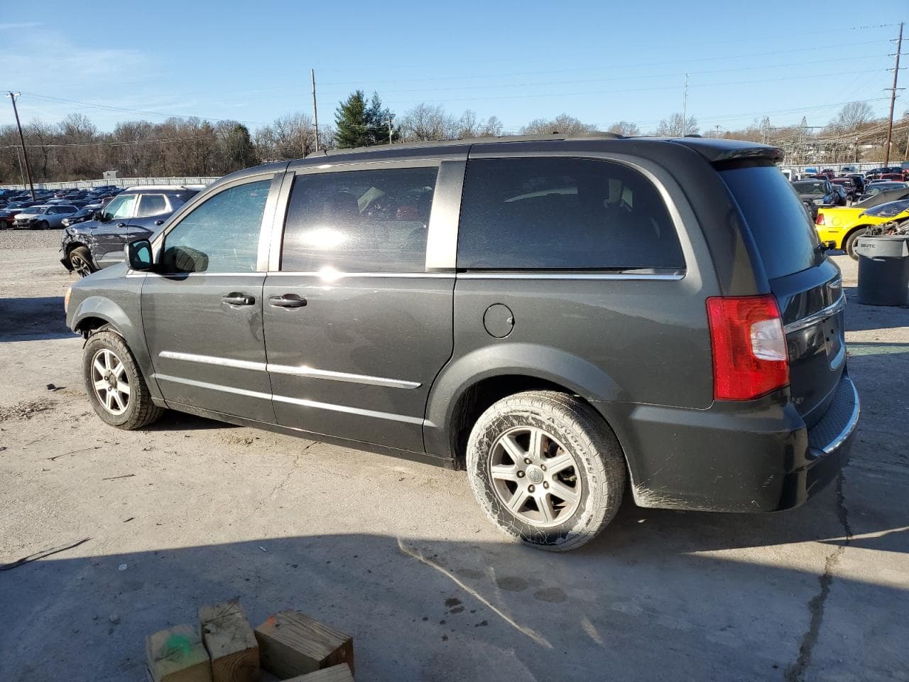 2012 Chrysler Town & Country Touring - foto 2