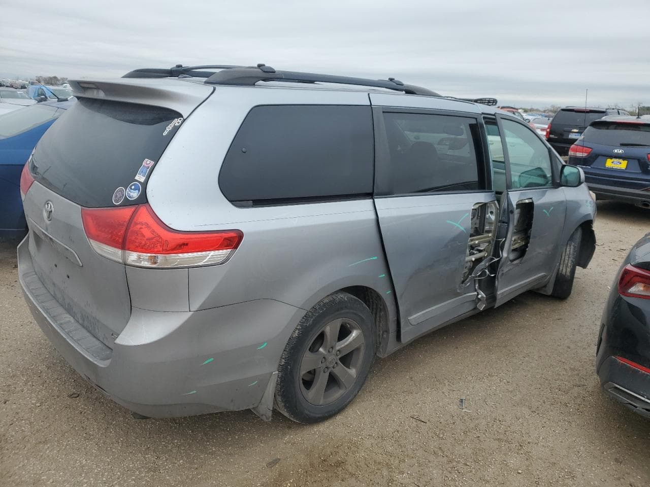 2013 Toyota Sienna Le - foto 3