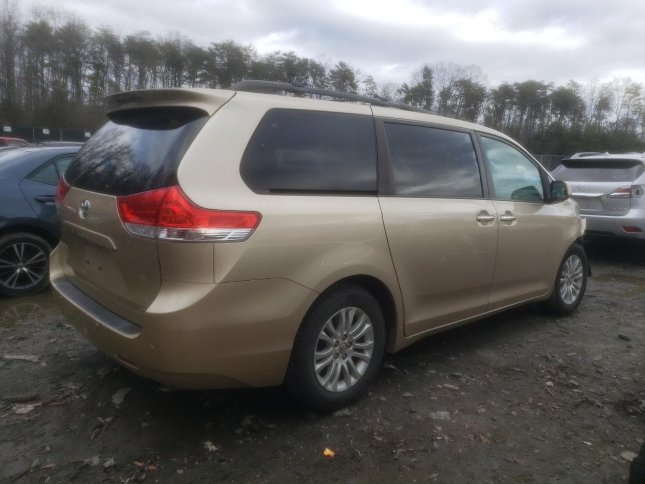 2011 Toyota Sienna Xle - foto 2