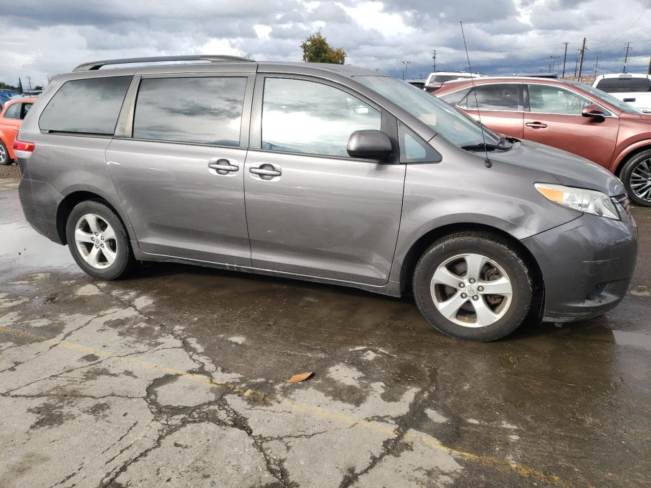 2013 Toyota Sienna Le - foto 4