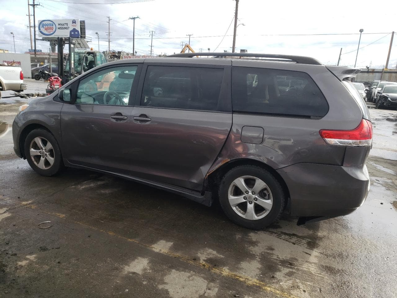 2013 Toyota Sienna Le - foto 2