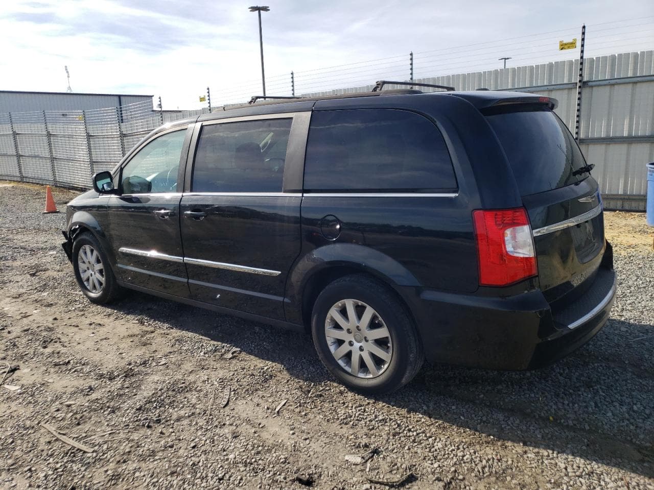 2013 Chrysler Town & Country Touring - foto 2
