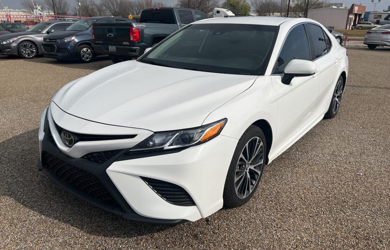 2020 Toyota Camry Se - foto 2
