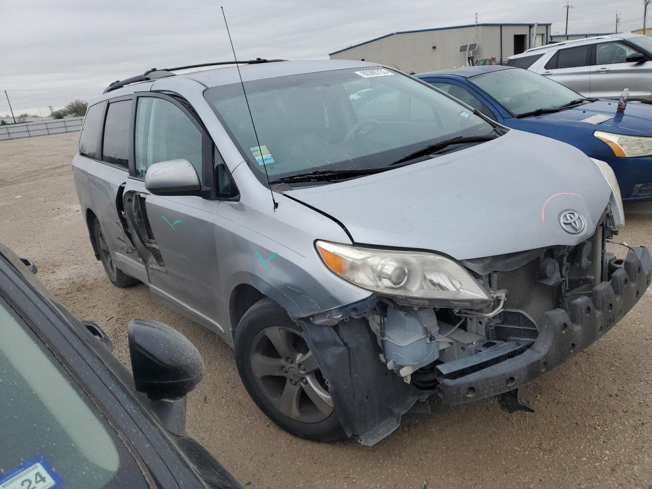 2013 Toyota Sienna Le - foto 4